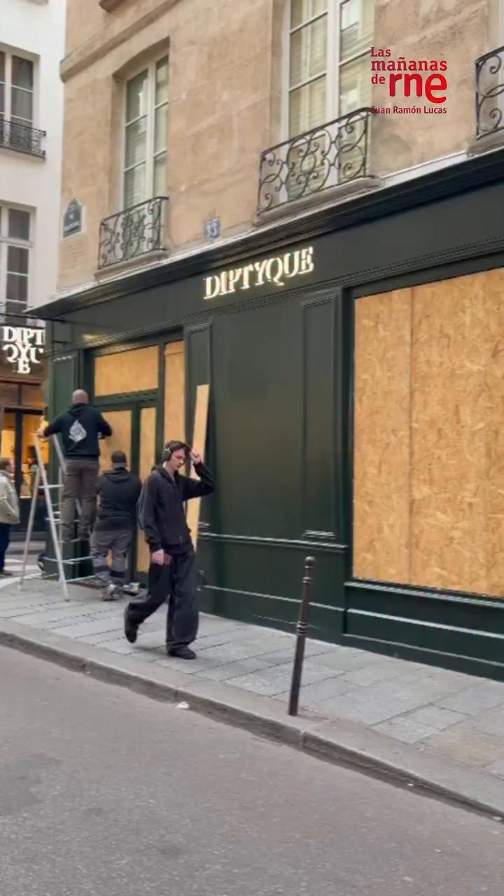 Vandalismo en París opaca protestas estudiantiles y dispara ventas de gas pimienta