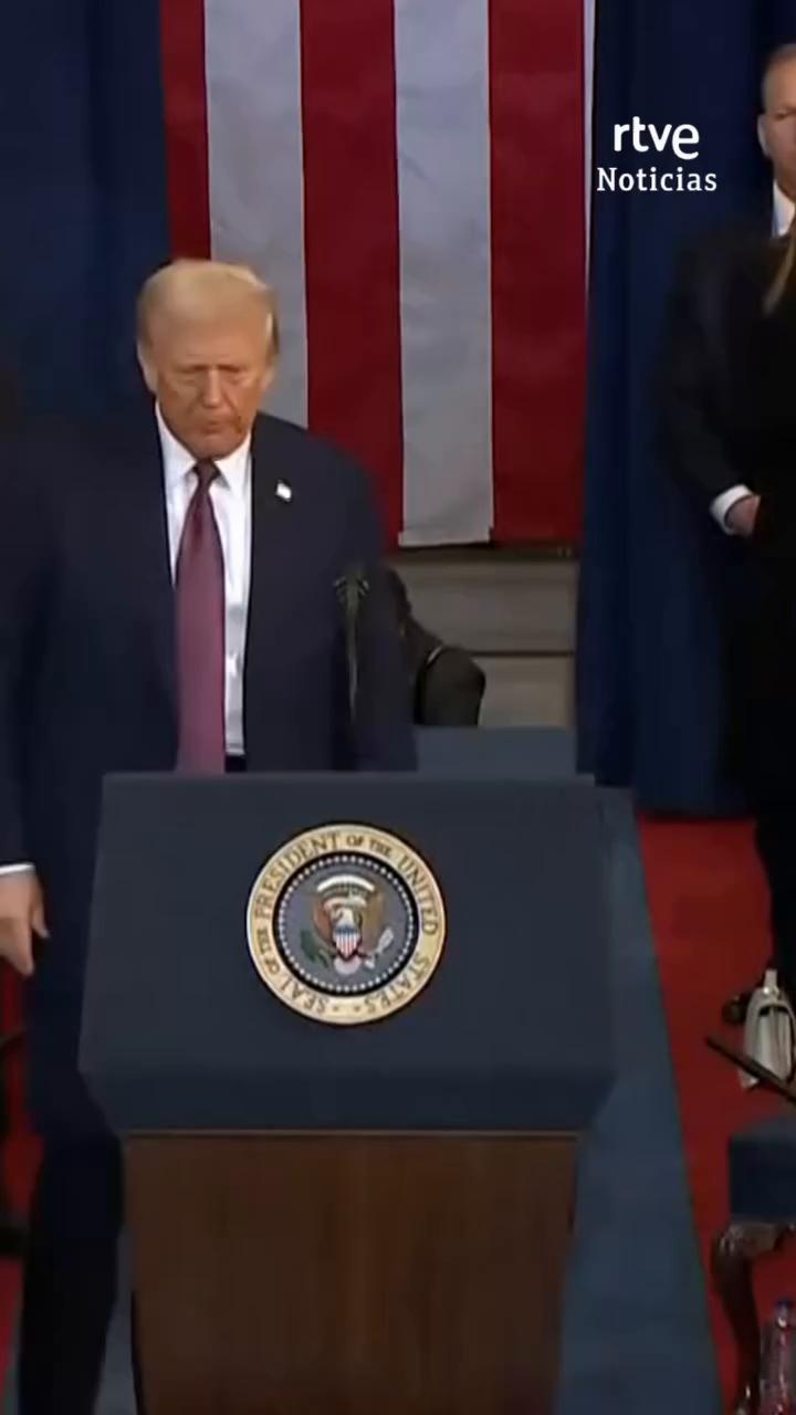 Trump firma orden para expulsar a personas trans de las fuerzas armadas