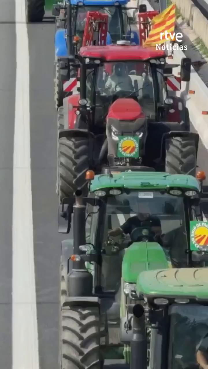 Agricultores catalanes protestan en Barcelona contra el precio de carburantes y fertilizantes