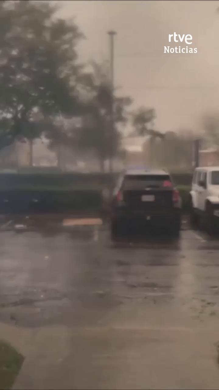 Huracán Isaías deja cuatro muertos en Florida y amenaza México con Simón
