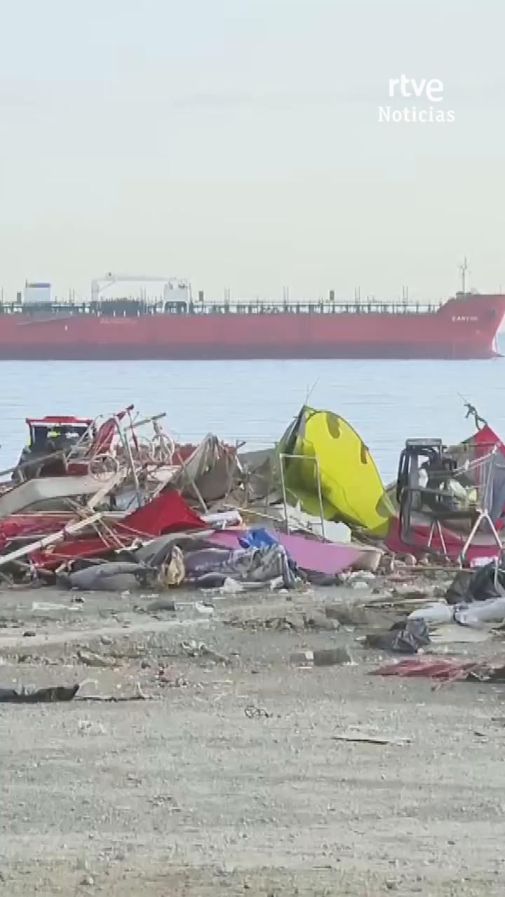 Ceuta desmantela el último campamento de migrantes en la playa del Guano