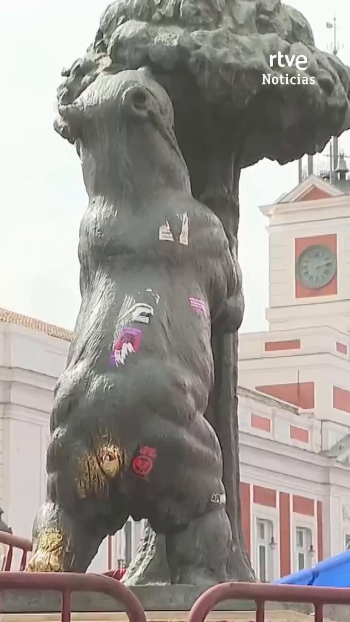 Madrid valla la estatua del Oso y el Madroño tras sufrir vandalismo en Sol