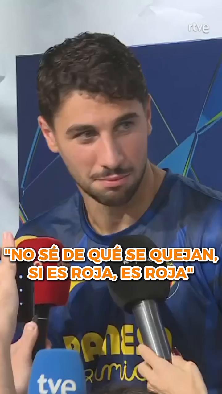 Quejas al árbitro y rojas desde el primer minuto marcan el partido