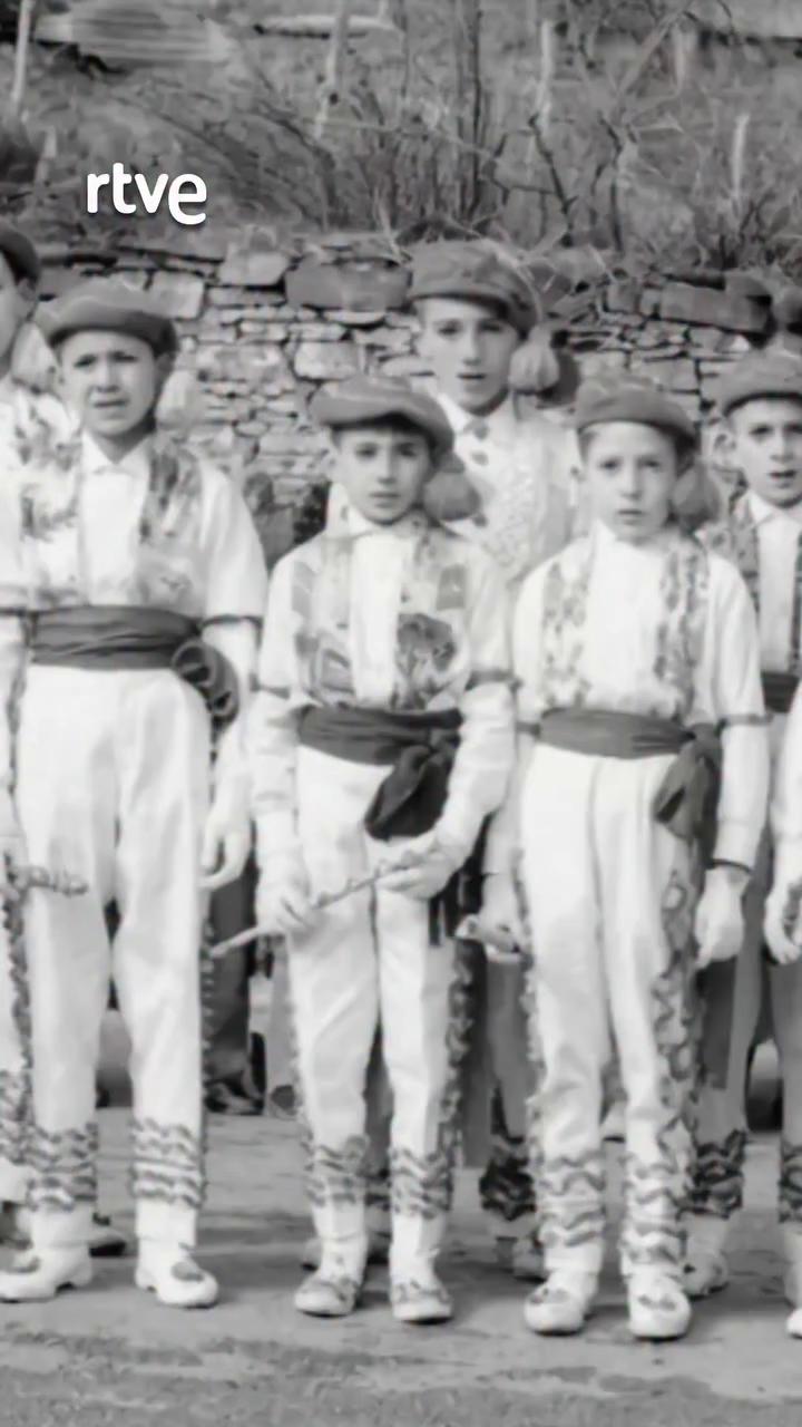 Los volantes se bailan el Domingo de Resurrección desde hace 55 años en Valcarlos