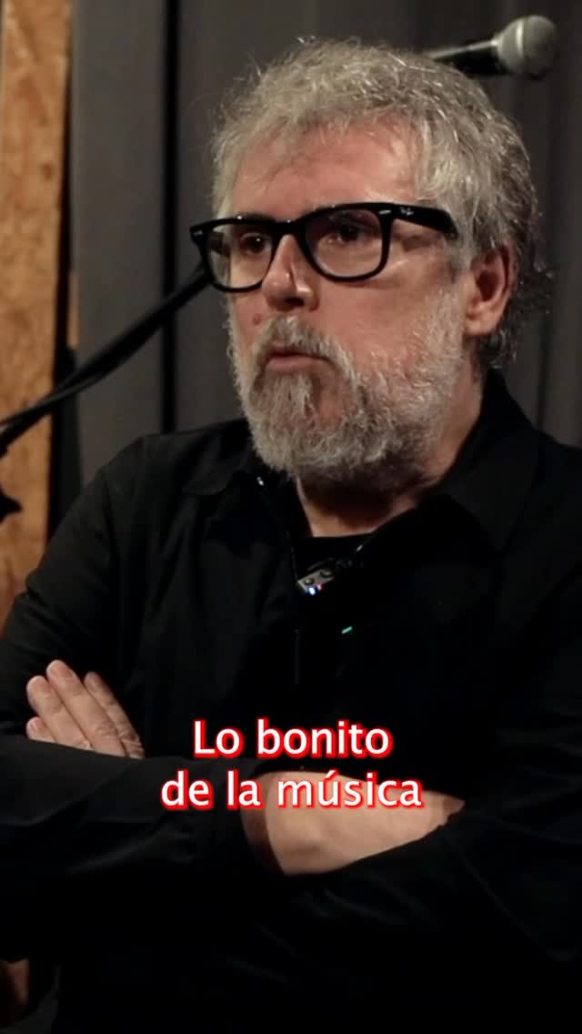 Esta semana Iván Ferreiro en #LucesFuera, el programa de @radio3extra que muestra  la vida detrás del escenario.