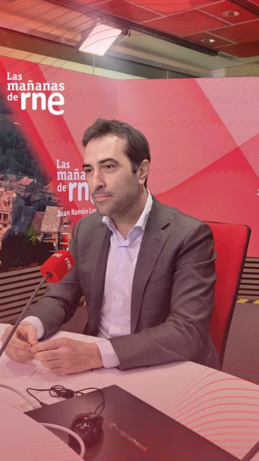 El vicepresidente primero y ministro de #economía, Carlos Cuerpo, lamenta los acuerdos de #PP y #Vox en #extremadura y cree que son “un paso para atrás” entre ellos el concepto de “prioridad nacional” sobre el acceso a las ayudas.