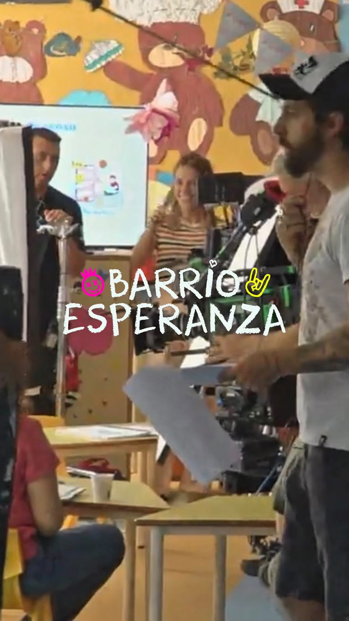 Rodar en un aula real evoca recuerdos de infancia a la actriz cubana