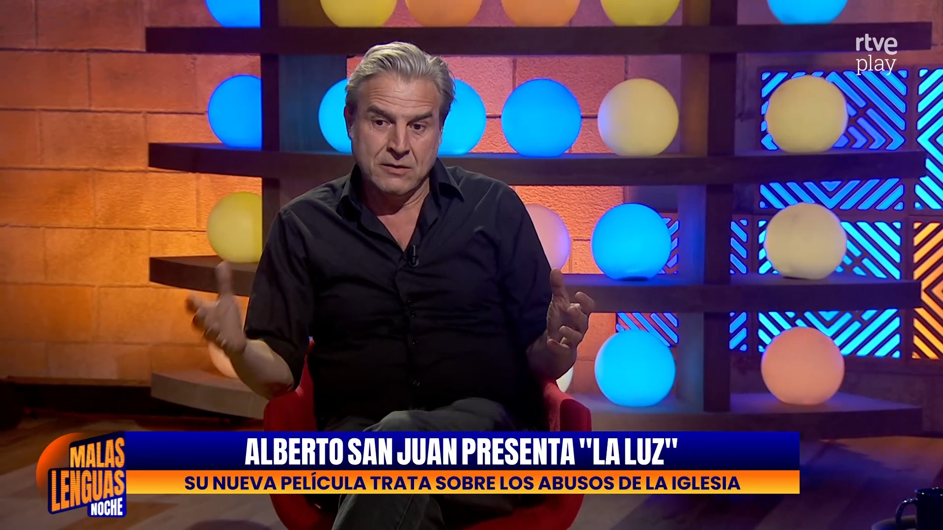 El capitalismo es corrupto en sí y no es compatible con la democracia