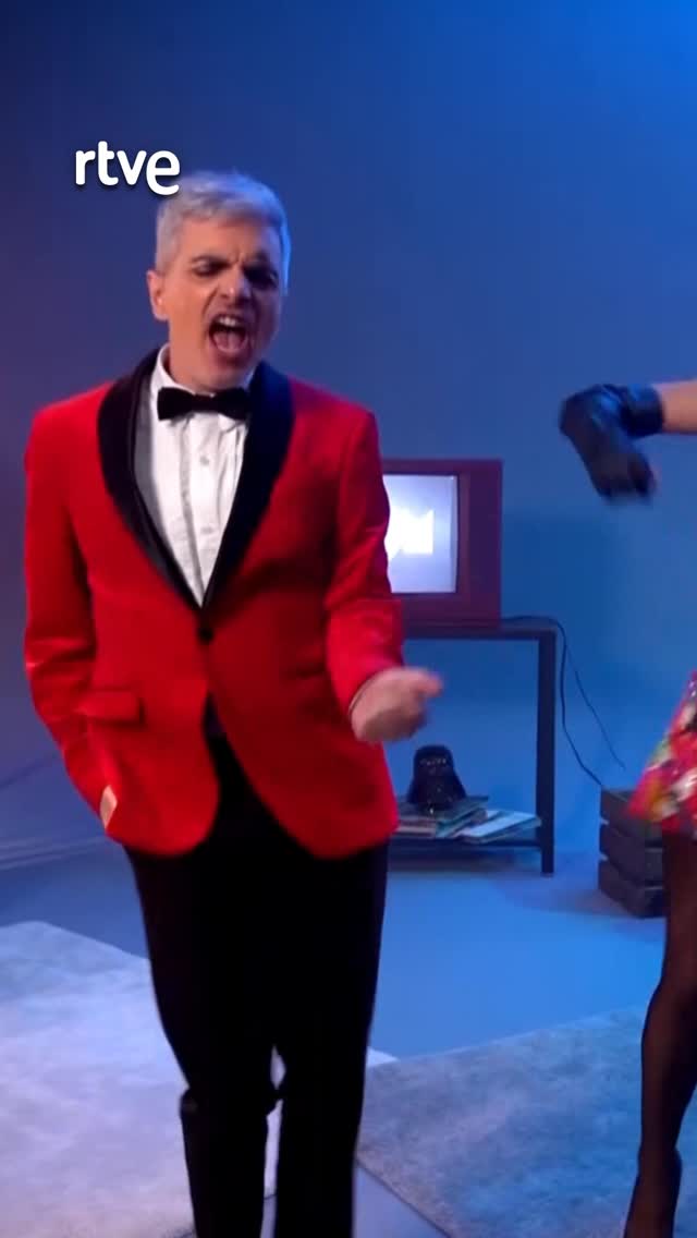 La letra ambigua de la canción expresa un amor confuso y cansado