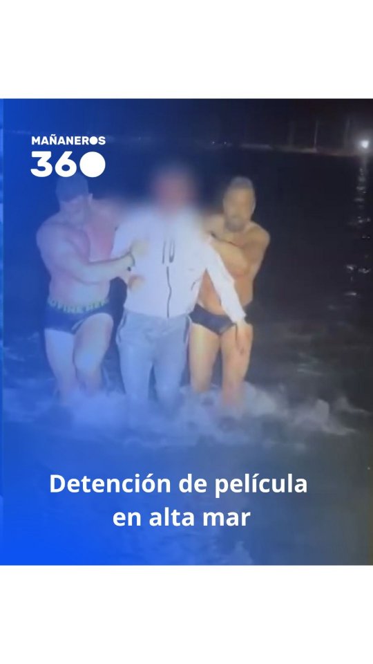 🔵Detención a nado en alta mar
