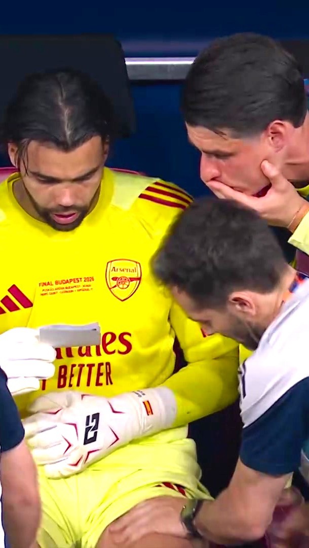 Tras ganar la Premier el equipo se une en torno a su entrenador