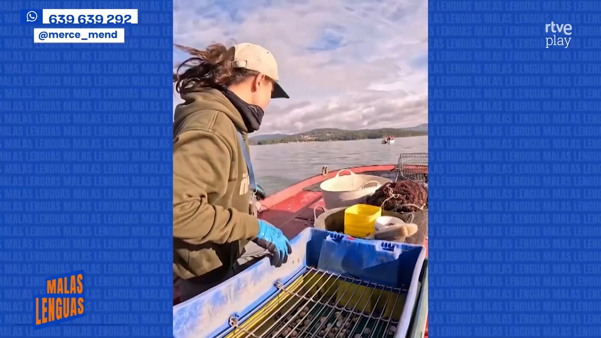 Merce, la mariscadora de la Ría de Noia que triunfa en TikTok con su día a día