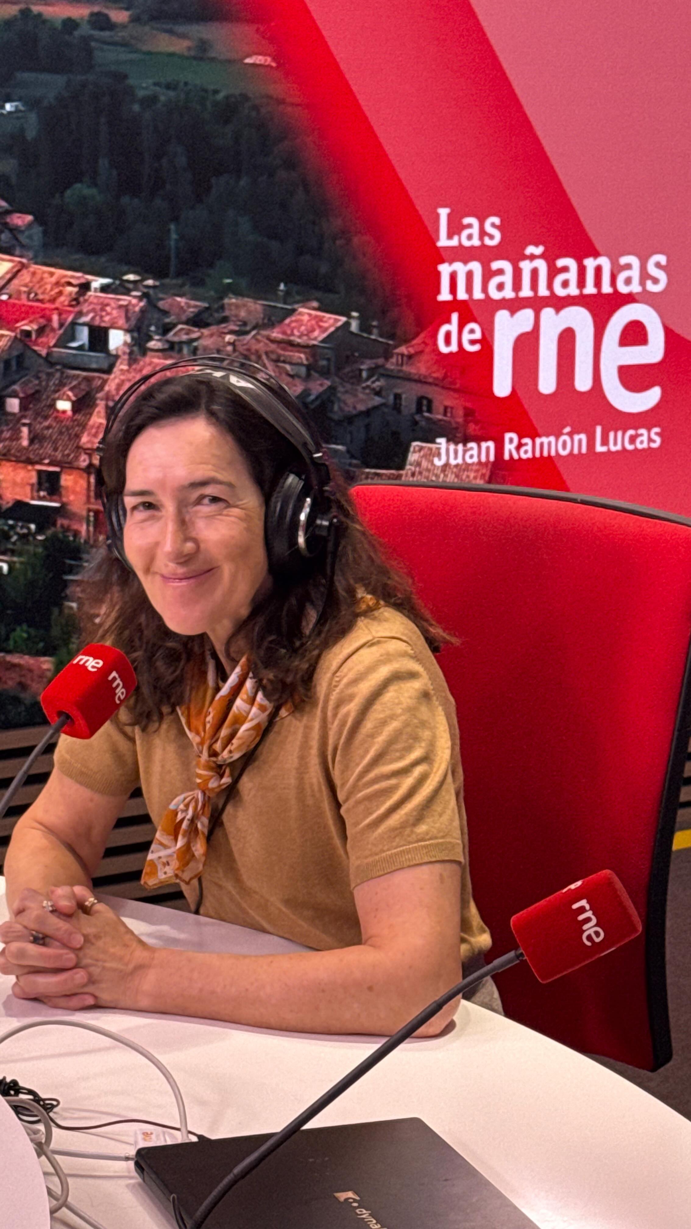Ángeles González Sinde (angelesgonzalezsinde ) presenta en LasMananas_rne su última película: ‘Después de Kim’.