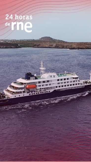 En el informativo #24horasRNE, hablamos con Yolanda Gómez, catedrática de Derecho Constitucional de la UNED, el encaje jurídico de las posibles cuarentenas a los viajeros españoles a bordo del crucero Hondius, donde se ha detectado un brote de hantavirus que por el momento deja tres fallecidos.