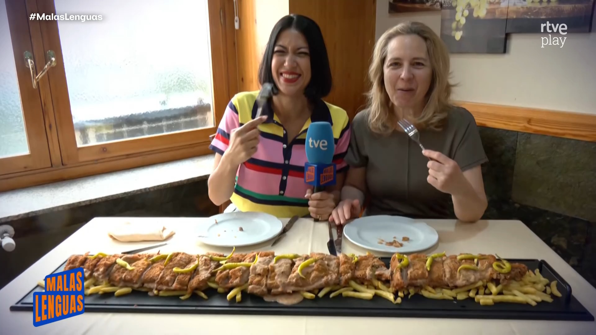 Tito sorprende a Eva con un cachopo gigante relleno de fabada asturiana