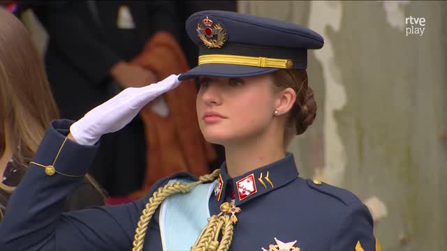 Leonor debuta en el desfile del Día de las Fuerzas Armadas en Vigo