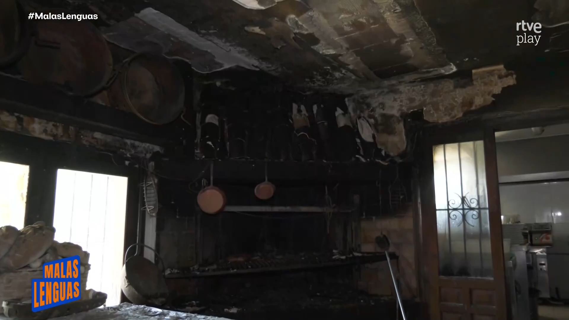 Incendio arrasa restaurante navarro en Mijas: dueña y bomberos evitan desastre total