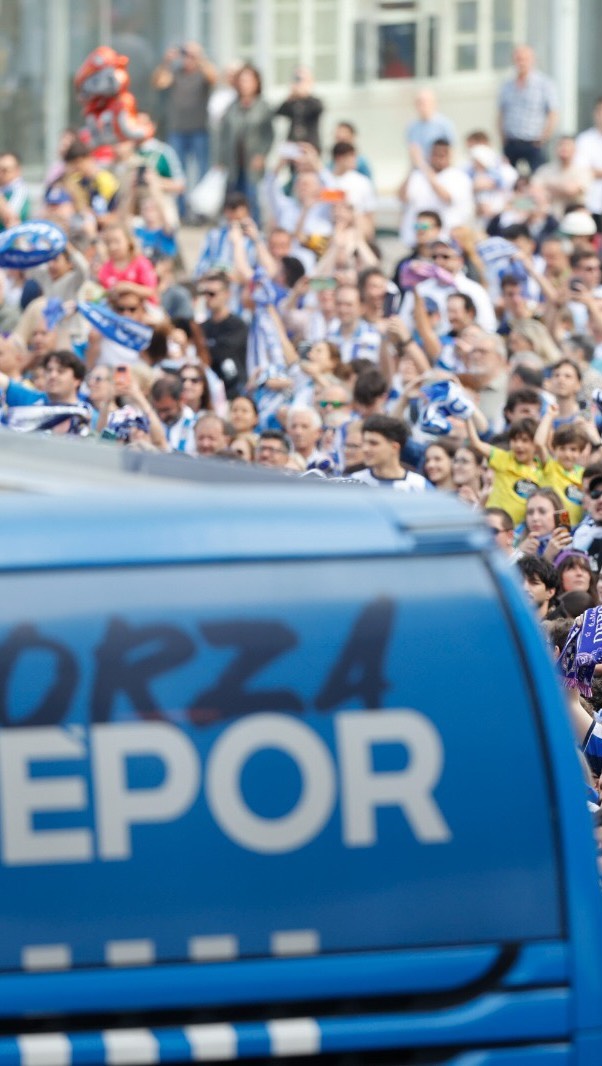 La Coruña se echa a la calle para celebrar el ascenso del Deportivo