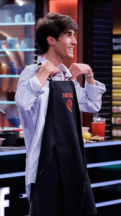 Javier supera los nervios y cocina para un chef de renombre mundial