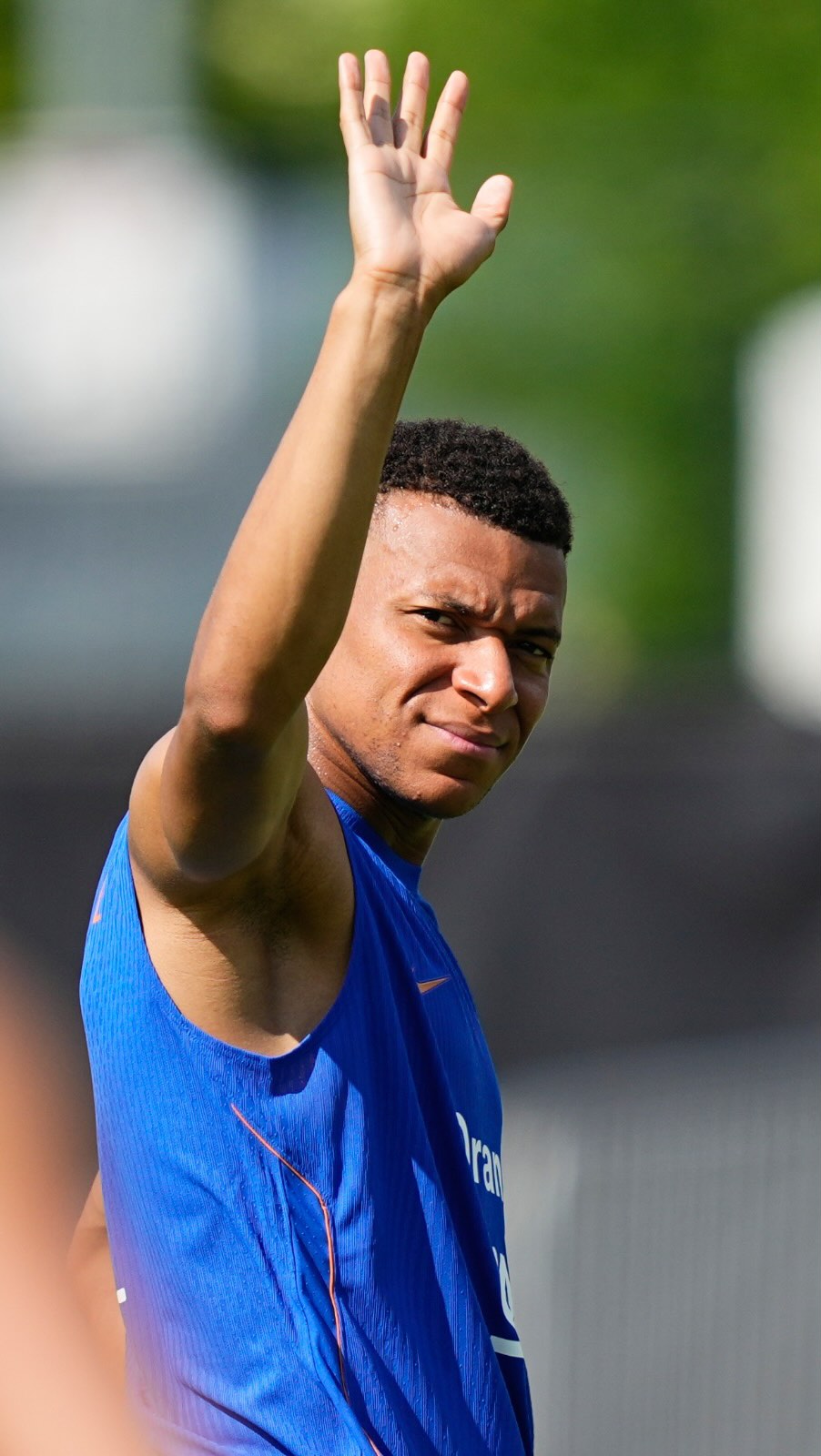 Mbappé exige a Deschamps jugar por la izquierda en el entrenamiento de Francia