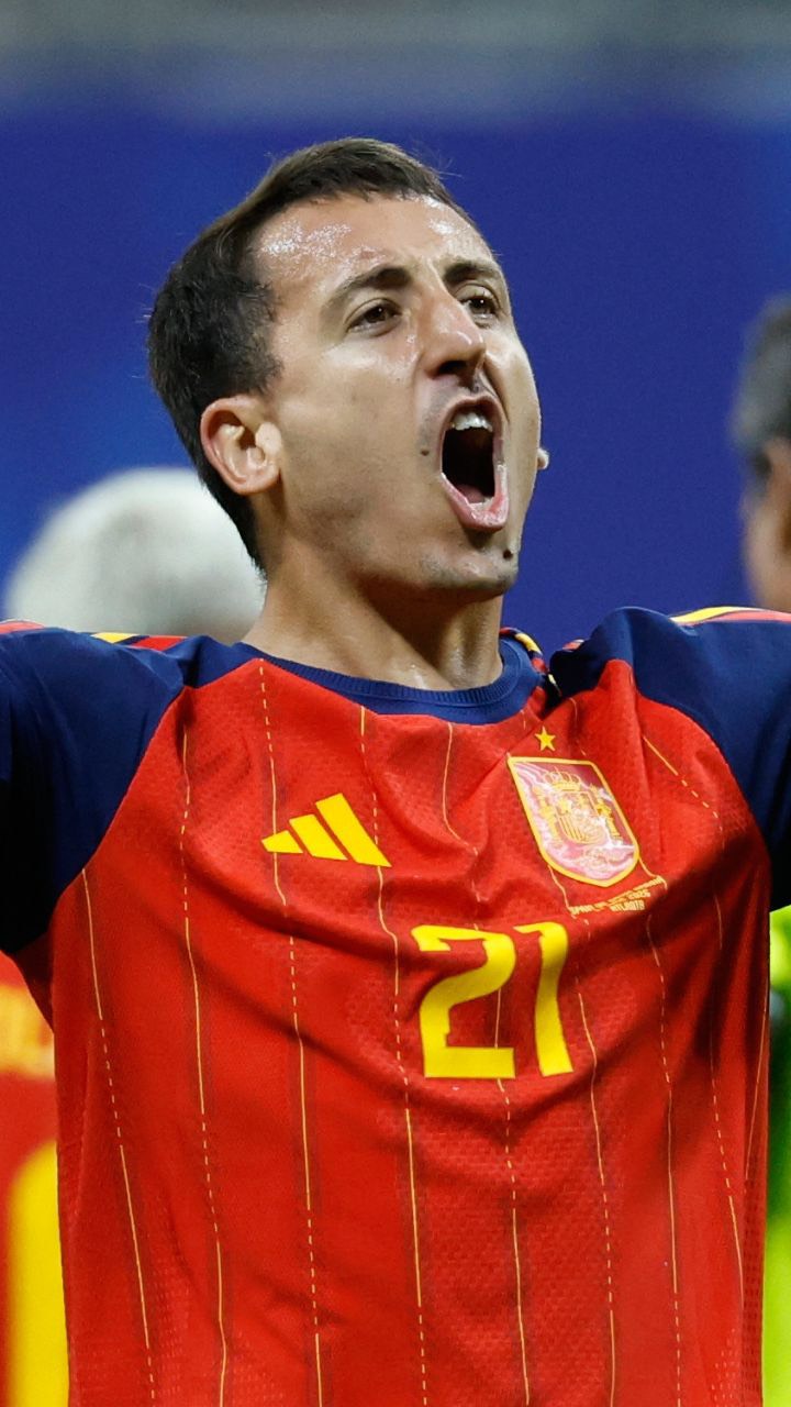 Oyarzaba marca el tercer gol de España en el minuto 23