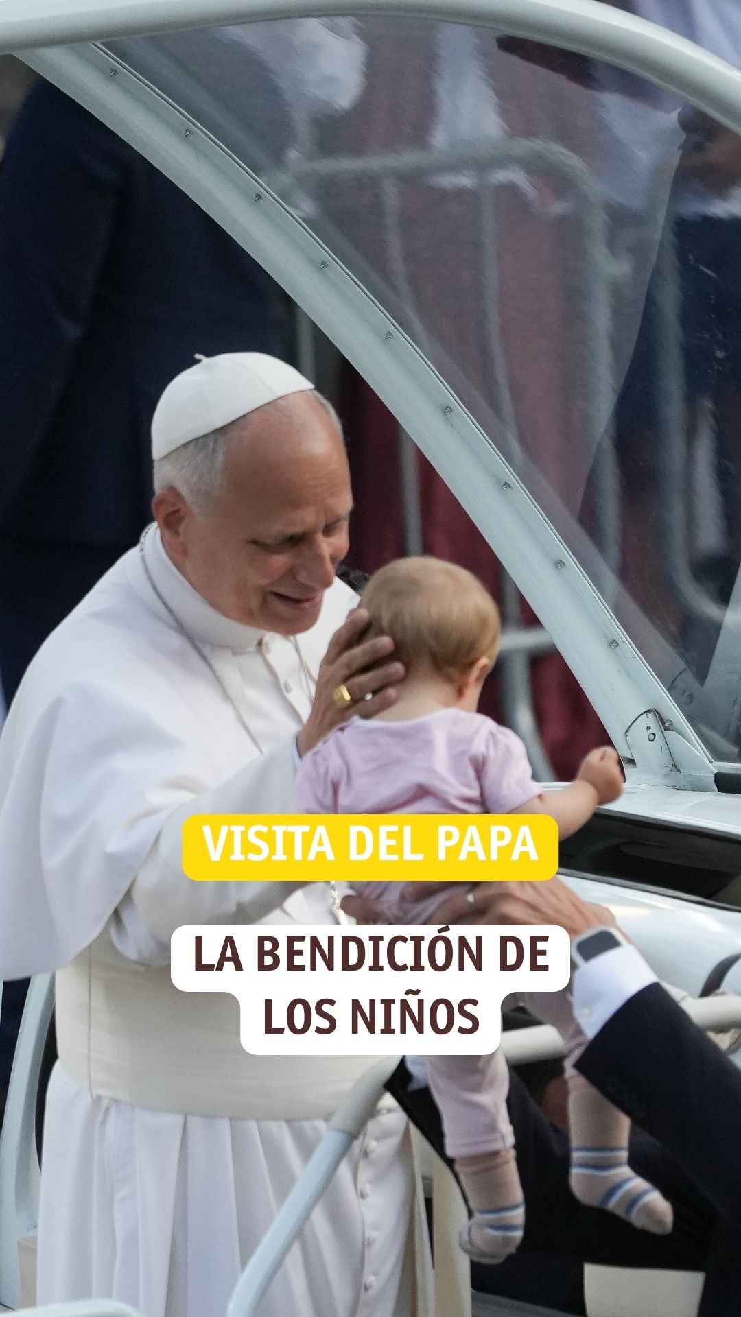 Papa León XIV bendice a cien bebés en su visita a España en 24 horas