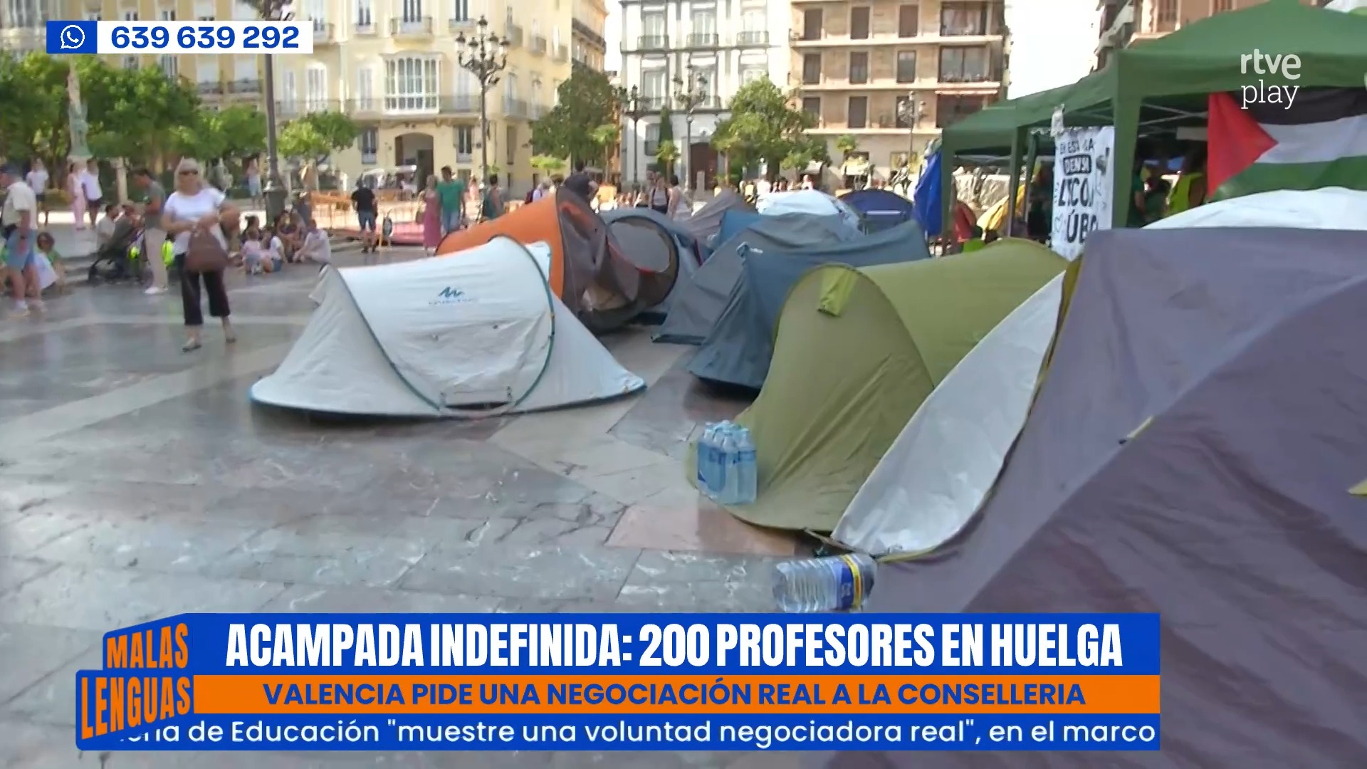 Profesores acampan en Valencia tras agresión a maestra jubilada en huelga educativa