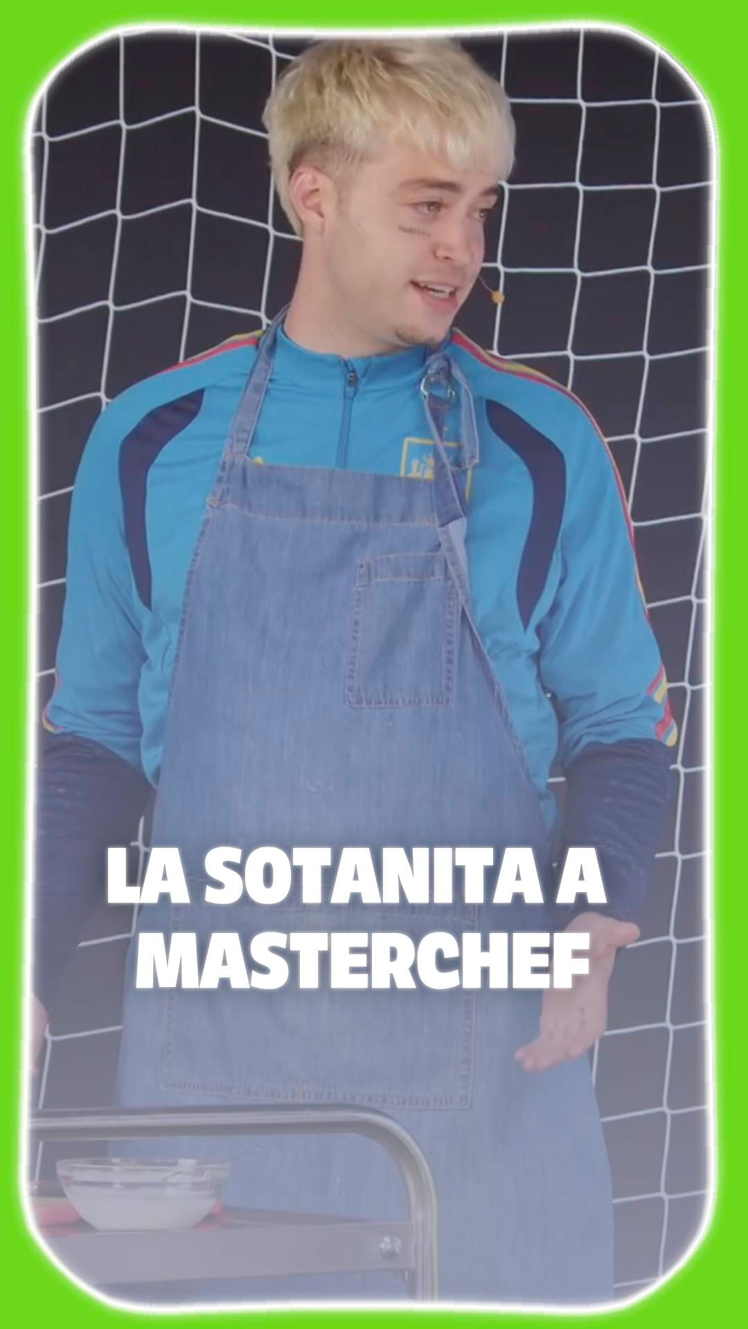 Marina y el marine marinando pollo para unos aguarmas en taquitos