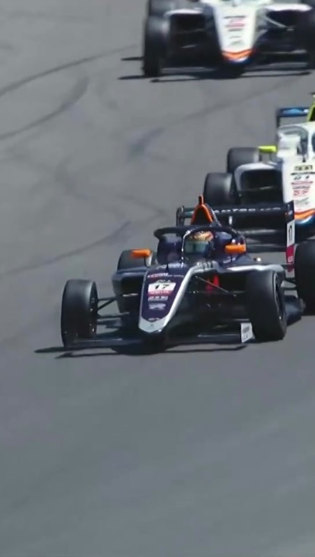 Nacho Tuñón logra su primera victoria en Portimao en la Fórmula 4