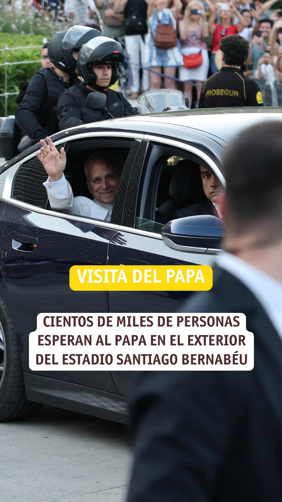 Peregrinos acuden al Bernabéu para ver al Papa tras la misa en Cibeles
