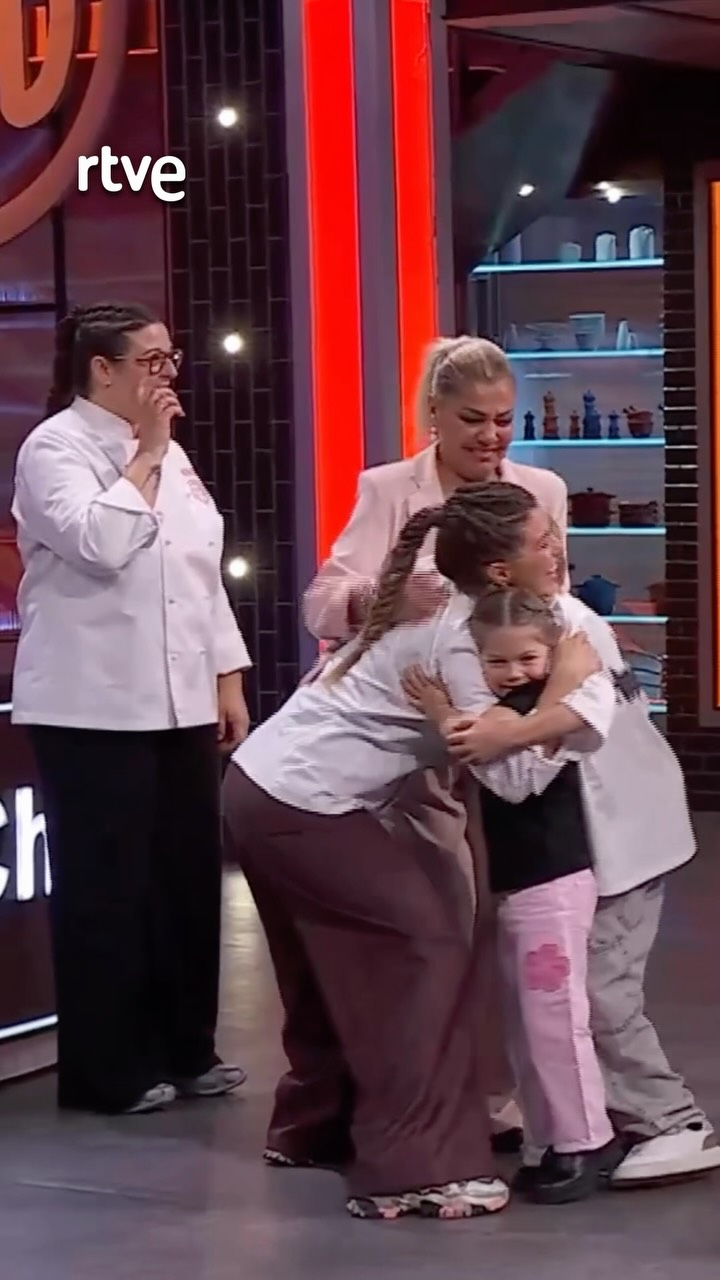 La familia de Camila se emociona en Masterchef: 'El amor lo puede todo'