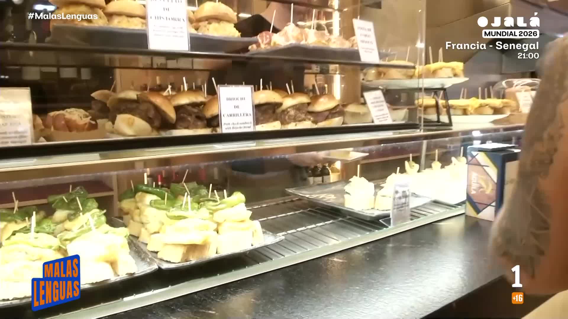 Logroño celebra el Día Mundial de la Tapa con sus pinchos tradicionales en la calle Laurel