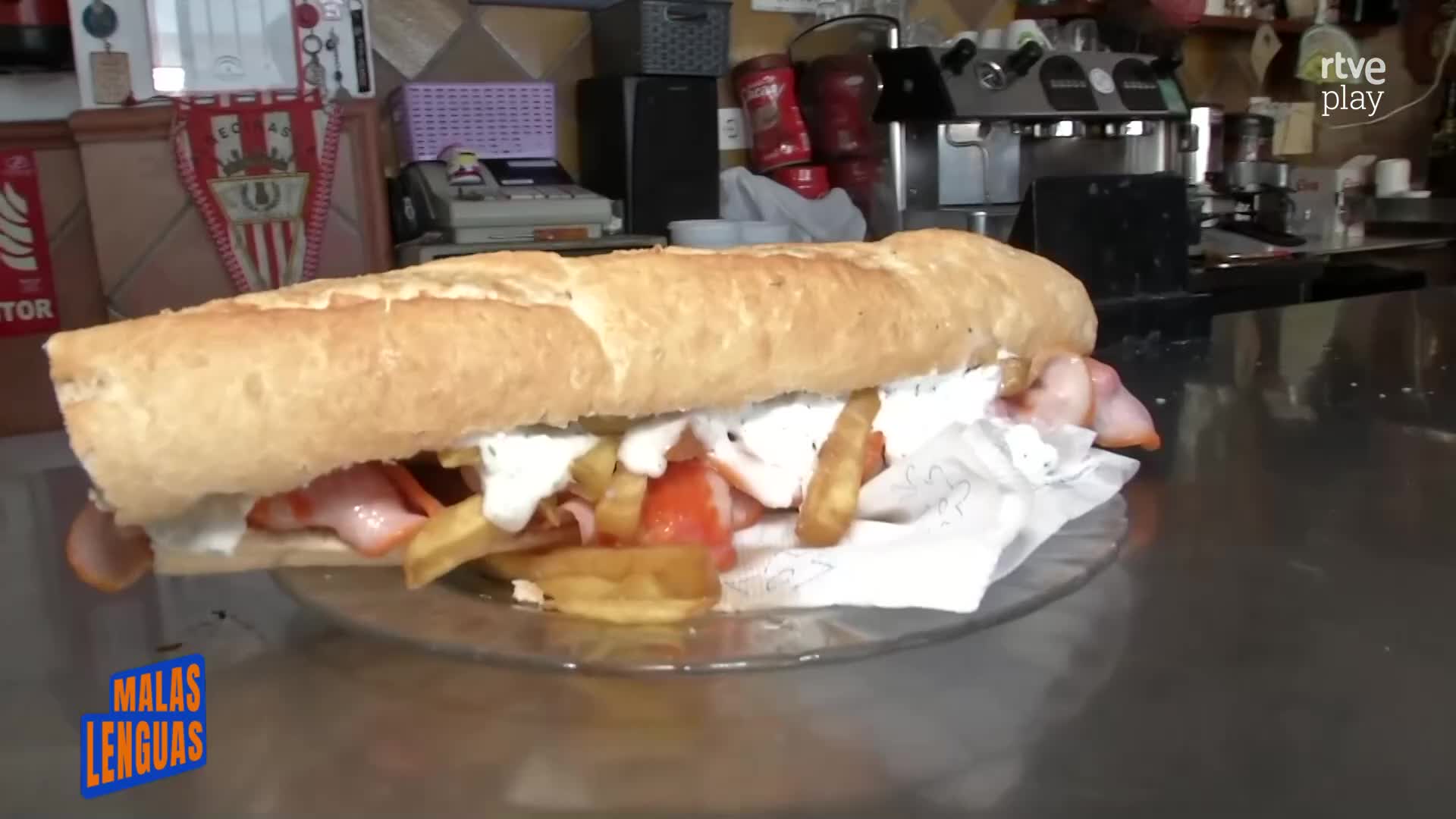 El bocadillo de lomo con alioli de leche que lleva 50 años en Algeciras