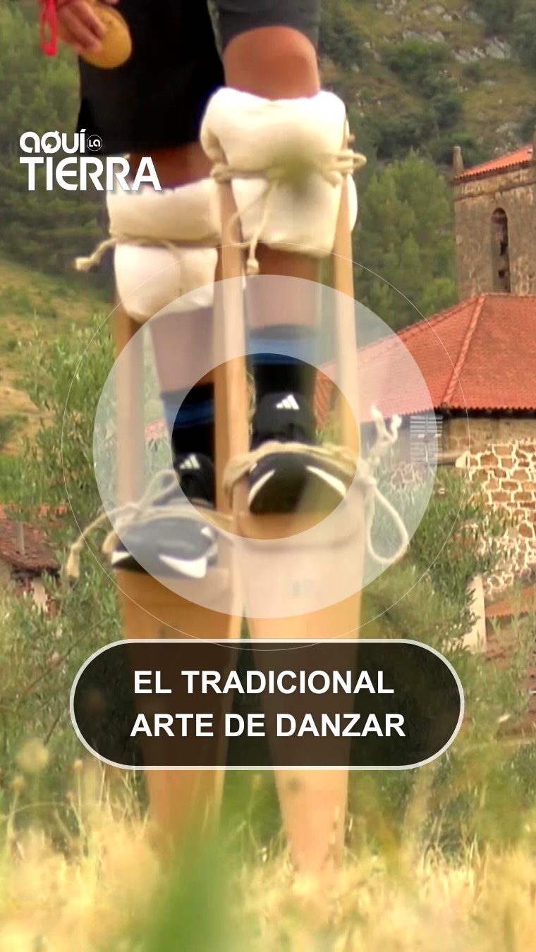 En Anguiano los danzadores ensayan zancos y castañuelas para la famosa cuesta