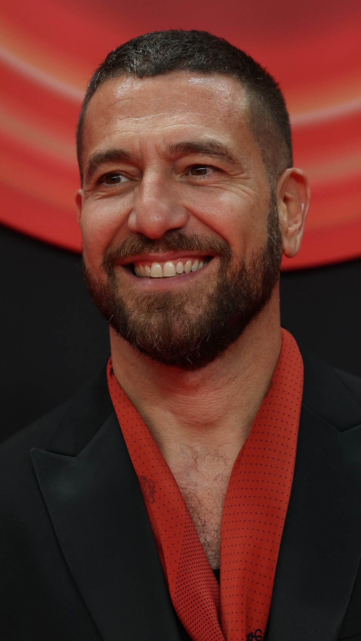 Actor de Machos Alfa en la marcha LGTBI: 'Sí se puede, ni un paso atrás'