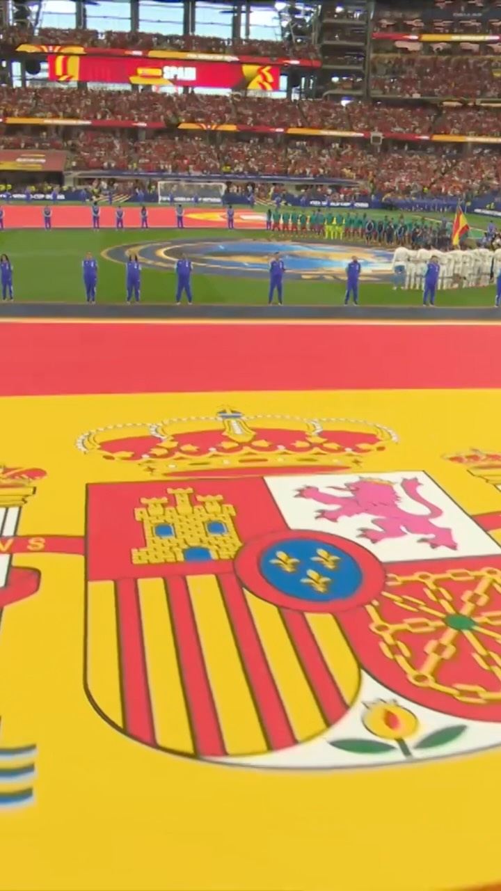 Quinta vez que suena el himno nacional español en el acto
