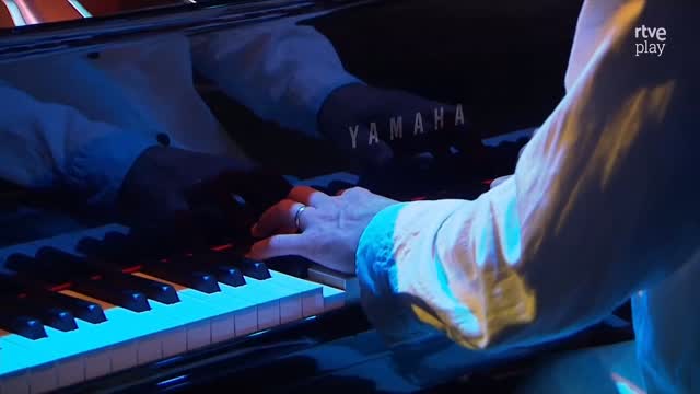 Canción declara amor eterno sin despedidas: sigo pensando en ti para siempre