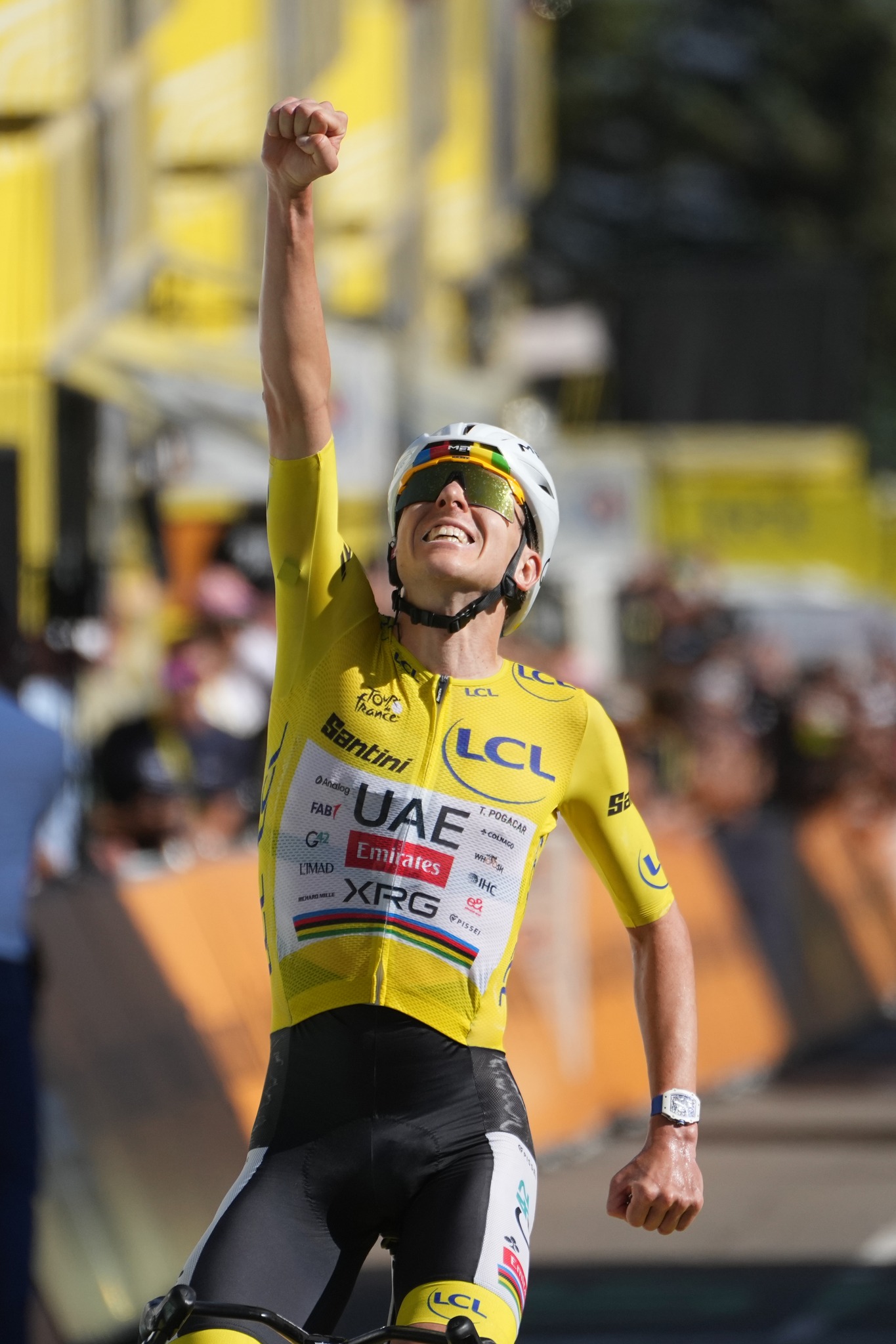 Pogacar cruza la meta en Alpe d'Huez y suma su quinta victoria en el Tour