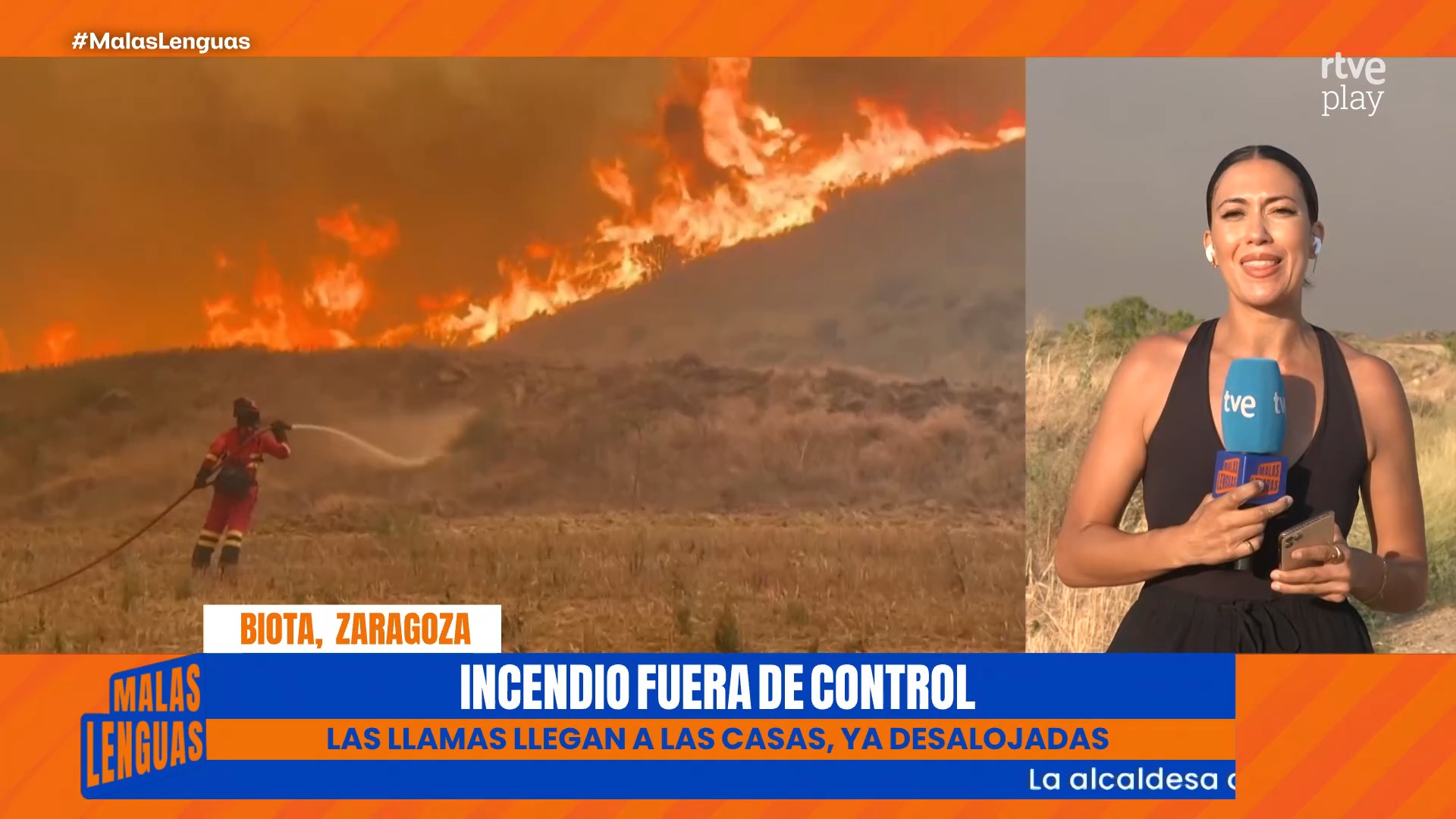 El fuego amenaza el casco urbano de Luesia ante el cambio de viento