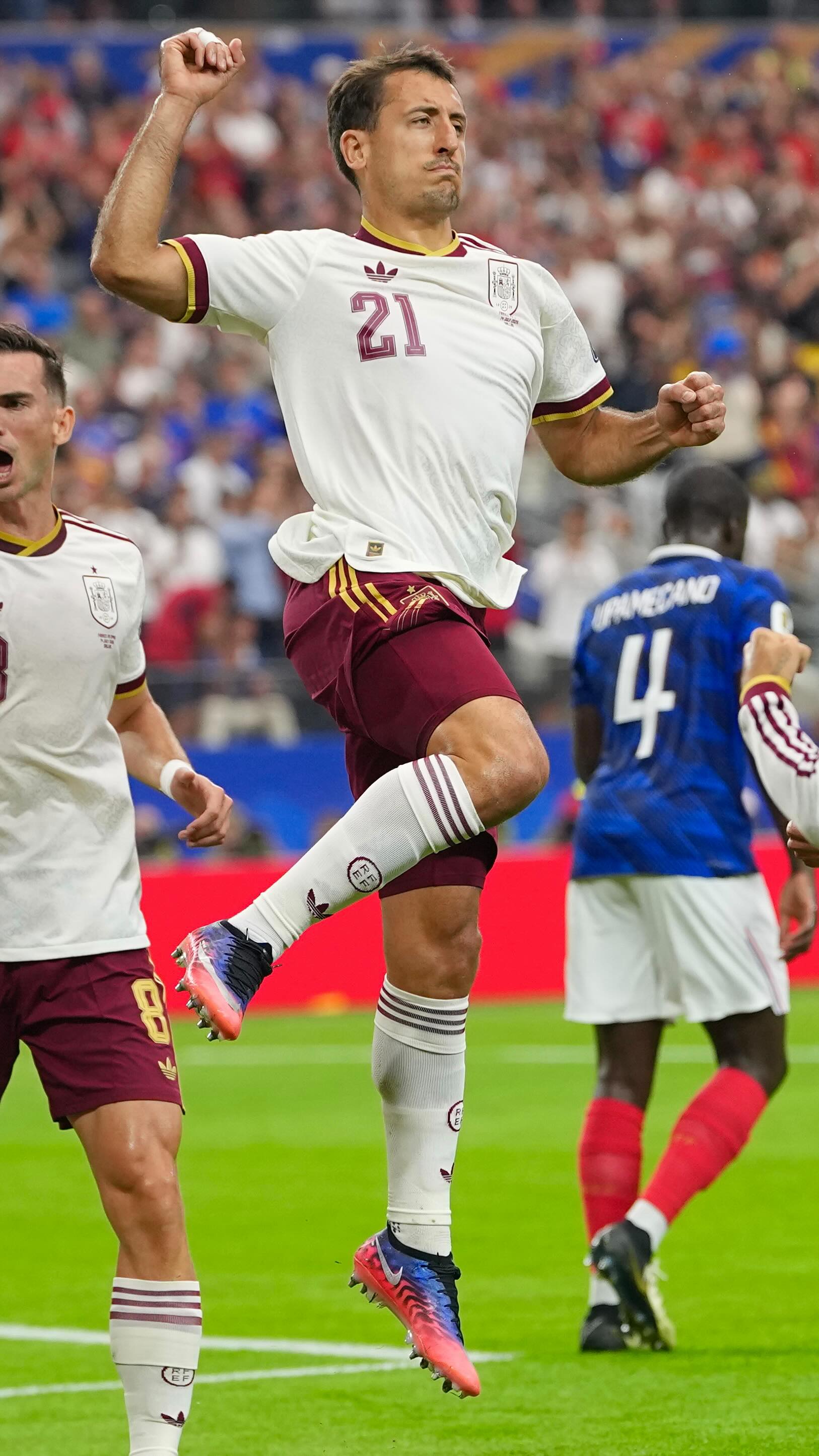 Oyarzabal dispara con la pierna izquierda y España celebra el momento