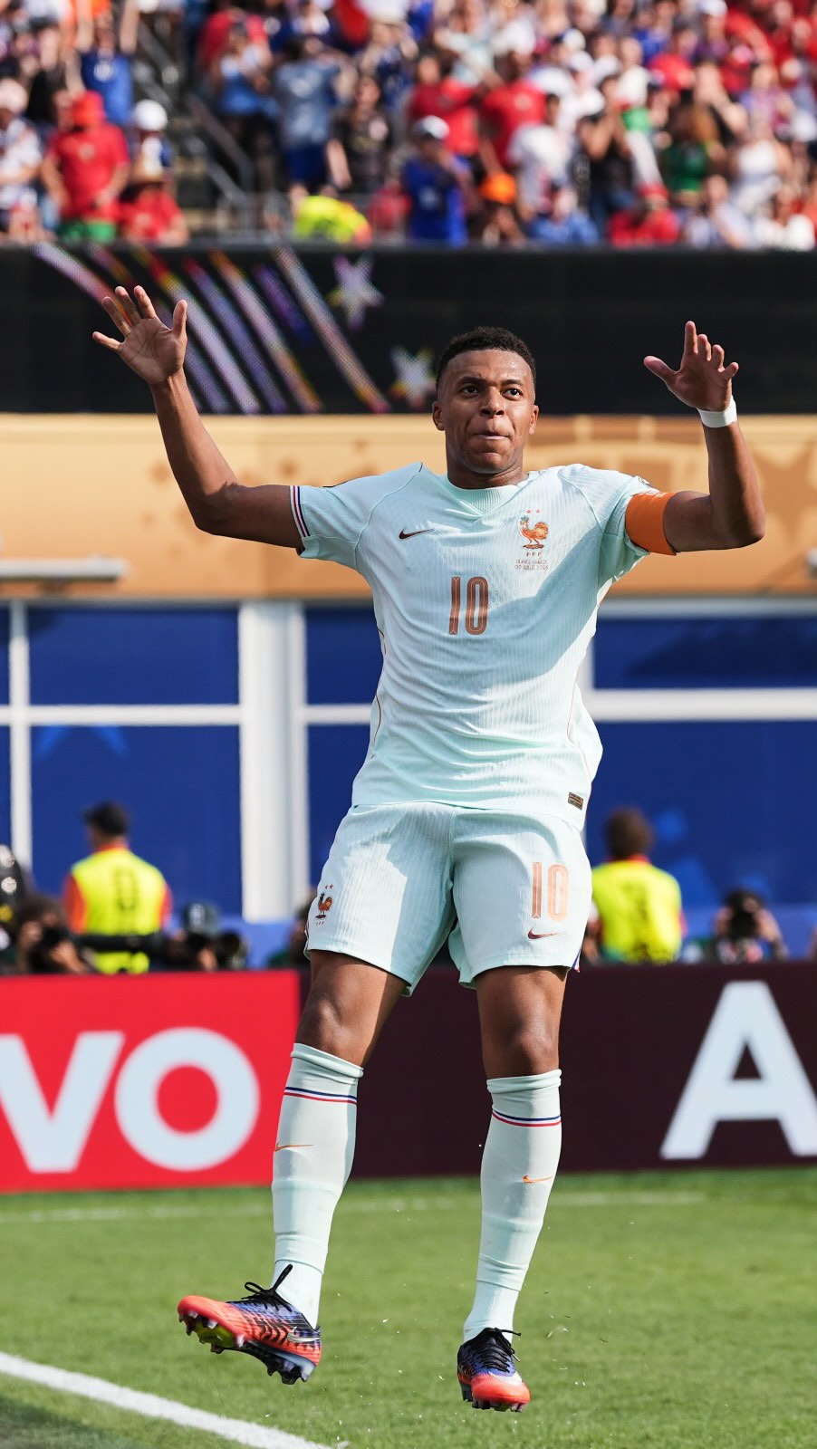 Kylian Mbappé marca el primer gol de Francia con una gran definición