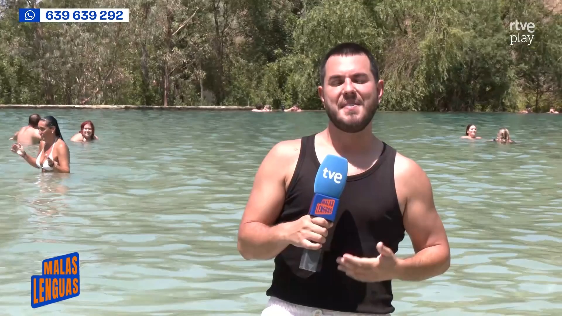 El agua a 12 grados de la cueva del susto congela la circulación en Zahara