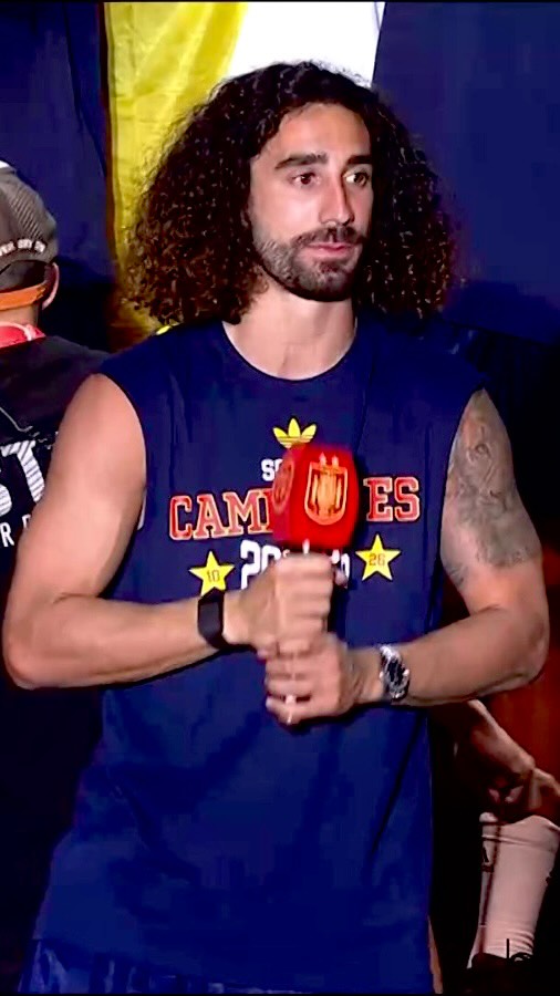 Cucurella la batería: aficionados corean el cántico en el estadio