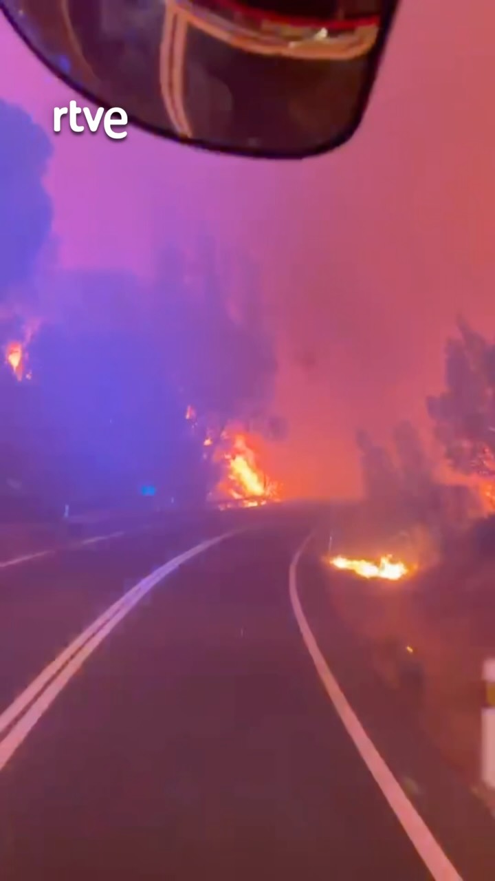 Camión arriesga volcarse en ruta extrema cerca de llamas