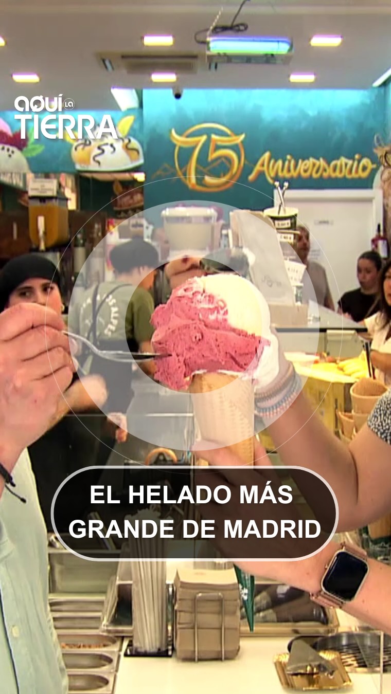 María aprende a fabricar helado de pistacho en el obrador de Guillermo