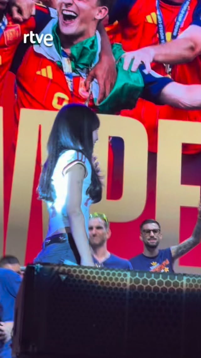 La superestrella rechaza al admirador: 'No es a ti a quien enamoras'