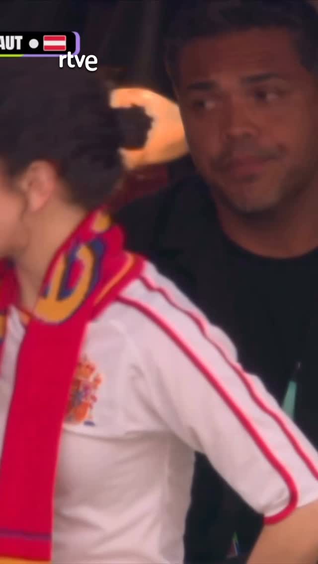 Rosalía celebra con inmensa alegría el tercer tanto desde Austria