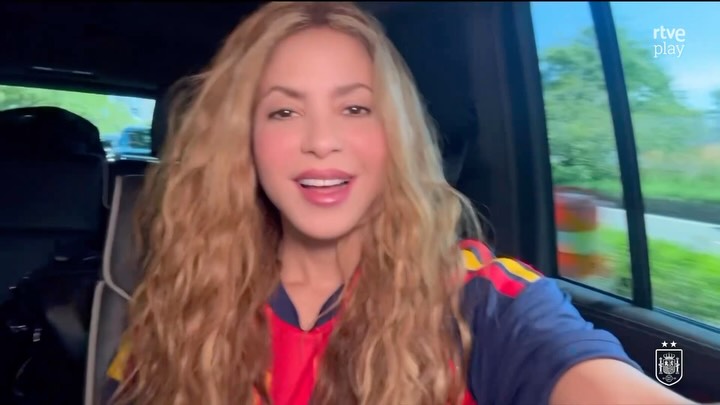 Shakira felicita a La Roja: 'España me da suerte a mí'