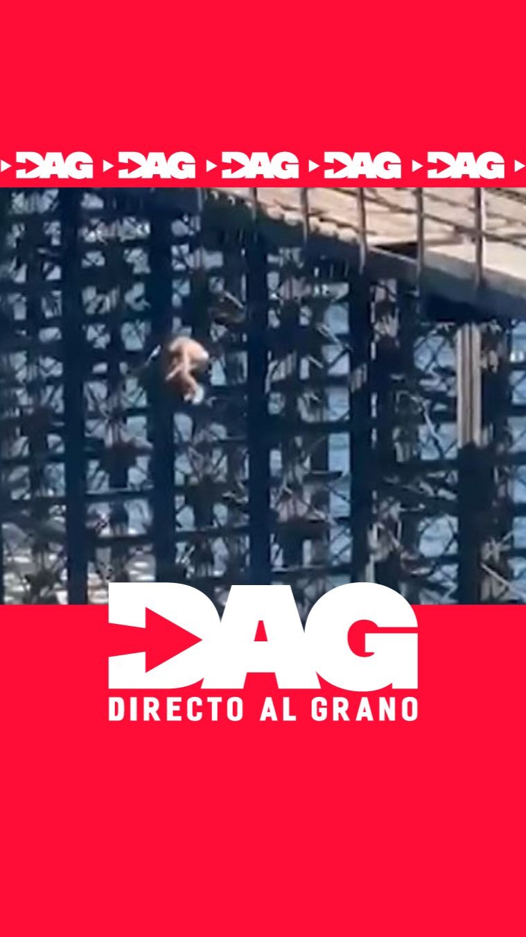 Jóvenes saltan desde 12 metros en el embarcadero de Águilas pese a la prohibición