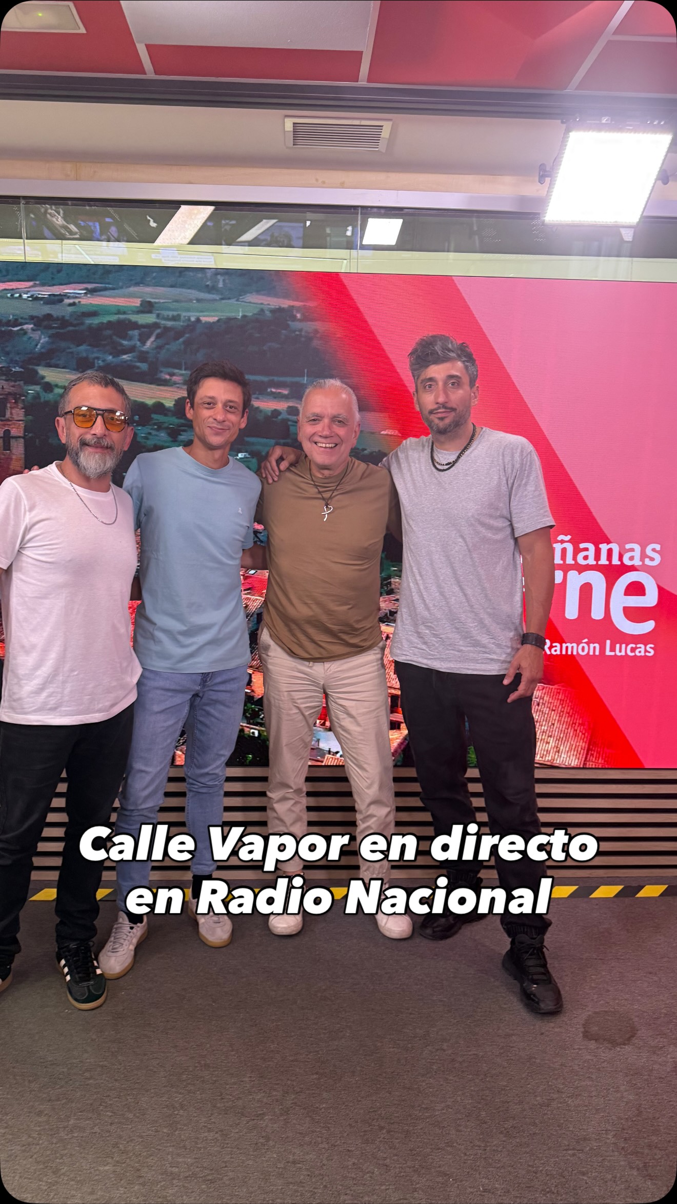 Fabricio Boreto y Emiliano Peiruno interpretan Procuro Olvidarte en Calle Vapor